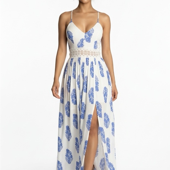 Fashion Nova Dresses & Skirts - Fashion Nova Women Elegant Maxi Dress blue floral XS.